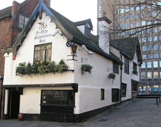 Punters scratched by ghost of young girl at haunted Nottingham pub